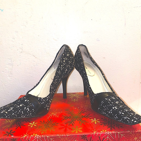 Size 7 classy black and white bandolino speckled heels - Picture 4 of 4